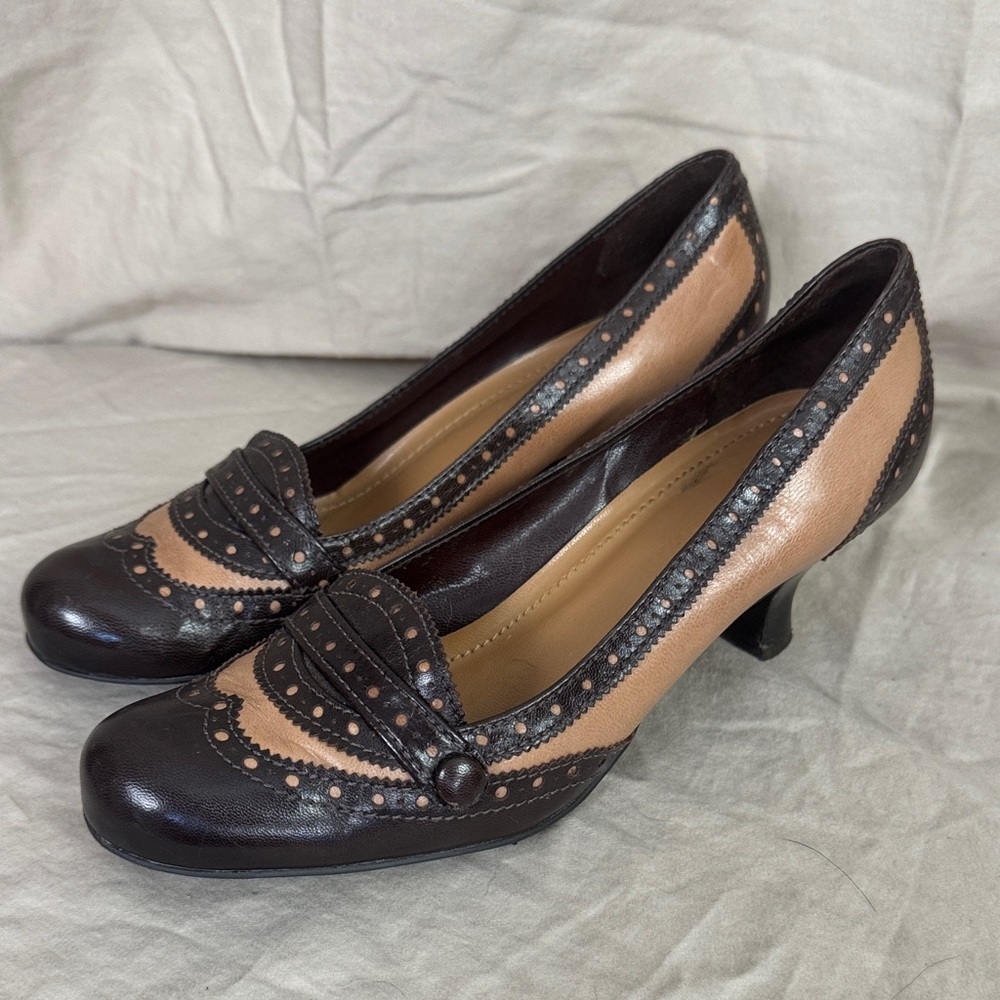 Naturalizer women’s brown spectator pumps with kitten heel and brogue detailing - Picture 2 of 7